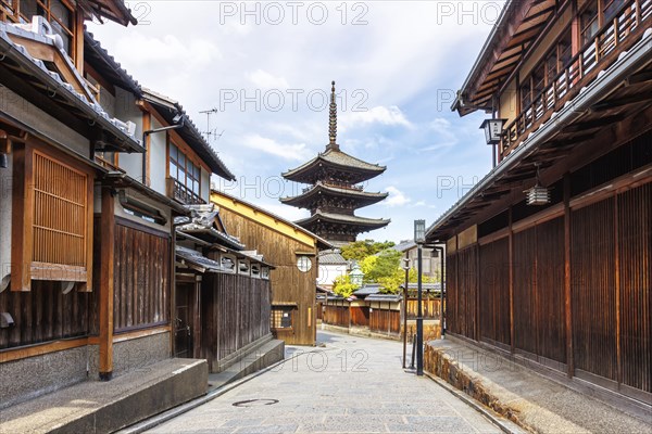 Historic old town of Kyoto with Yasaka Pagoda and Hokan-ji Temple in Kyoto, Japan, Asia