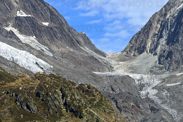 In the Lötschental with view to the Lötschenlücke, in front the Anenhütte, behind the