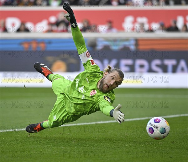 Goalkeeper Robin Zentner 1. FSV Mainz 05 (27) Parade, action, MHPArena, MHP Arena Stuttgart,