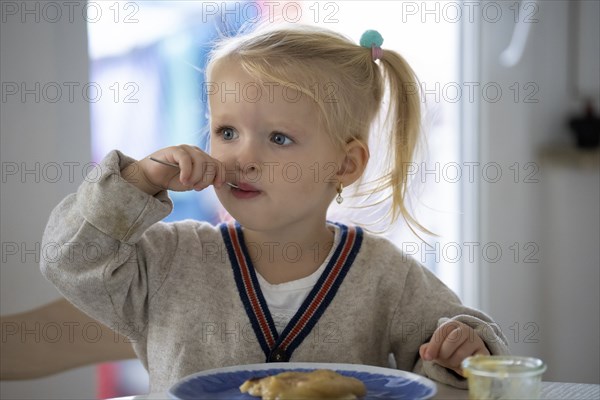 Little girl, 2 years, blonde, eats pancakes, pancake, plate, spoon, eat, Stuttgart,