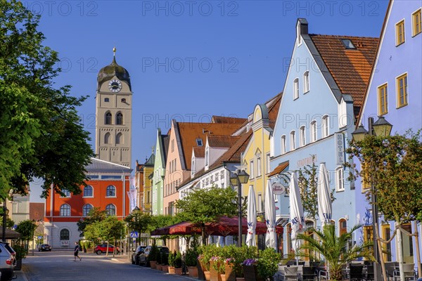 Facade of the savings bank, tower of St. Johannes, colourful houses, Lange Zeile, Erding, Upper