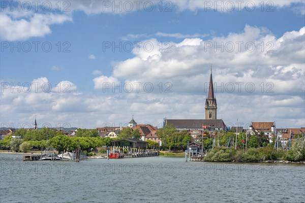 View of the harbour entrance from WÃ¤schbruckhafen and the Radolfzell Minster, Radolfzell on Lake