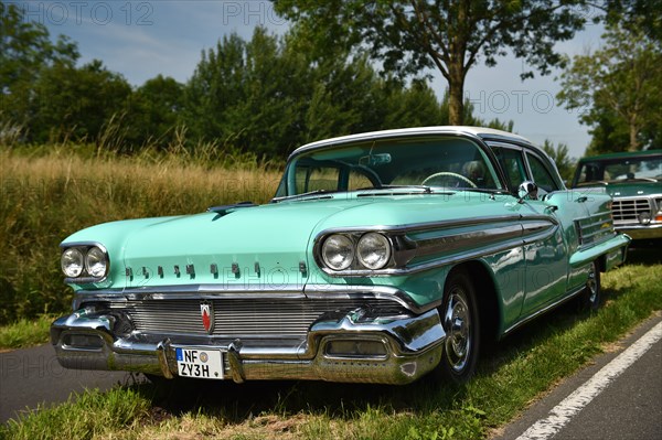 Classic Car, US-Car, 1958 Oldsmobile Olds Super 88 Hardtop with Continental Kit