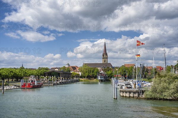 View of the harbour entrance from WÃ¤schbruckhafen and the Radolfzell Minster, Radolfzell on Lake