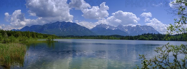 Barmsee, Karwendel mountains in the background, Krün, Werdenfelser Land, Upper Bavaria, Bavaria,