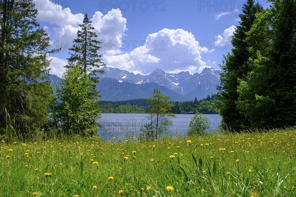 Barmsee, Karwendel mountains in the background, Krün, Werdenfelser Land, Upper Bavaria, Bavaria,