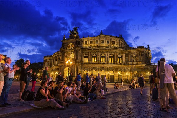 Richard Strauss Gala, broadcast from the Semperoper onto the Theaterplatz