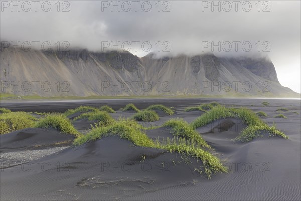 Vestrahorn, Vesturhorn, scree mountain made of gabbro and granophyre rocks, part of the Klifatindur