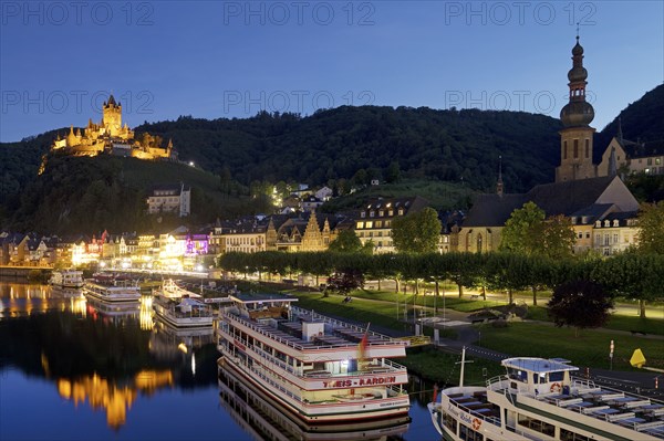 Town view of Cochem on the Moselle with Reichsburg Castle in the evening, Rhineland-Palatinate,