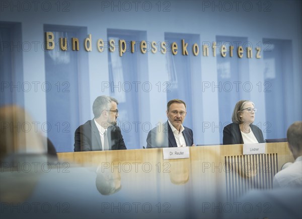 Presentation of the government draft for the 2025 federal budget at the Federal Press Conference by
