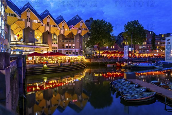 Rotterdam city centre, Oudehaven, historic harbour, historic ships, cube houses, flats, Kijk cube