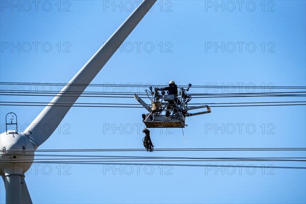 Construction of a new line route, 380 KV extra-high voltage line between Osterath and Gohr, near