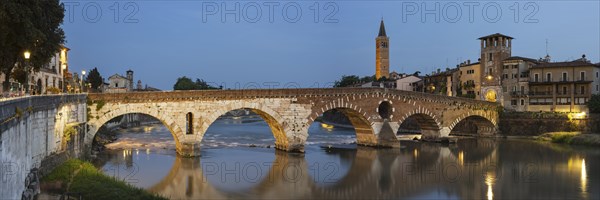 Old town with the Adige, Ponte Pietra, Verona, Adige Valley, Veneto, Italy, Europe