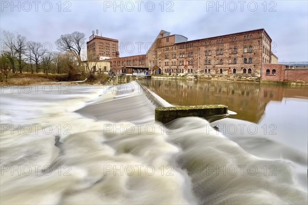 Flood, closed roads, flood protection, flooding, dike protection, dike on the Elbe, flooding, Elbe