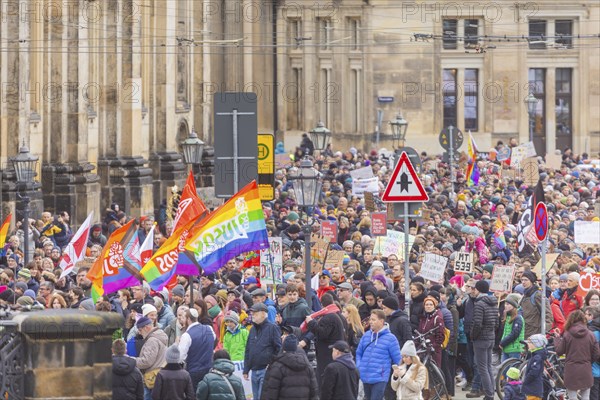 160 organisations and initiatives demonstrated against the right in Dresden on Saturday. Around 10,