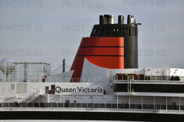 Europe, Germany, Hanseatic City of Hamburg, Elbe, harbour, passenger ship Queen Victoria, typical
