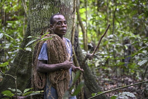 Pygmy of the Baka or BaAka people with his hunting net, Dzanga-Sangha Special Dense Forest Reserve,