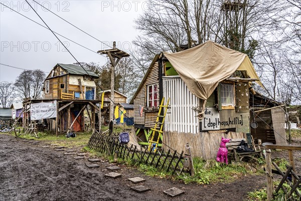 Camp of climate activists in the rest of the village of Lützerath, the last place to be excavated