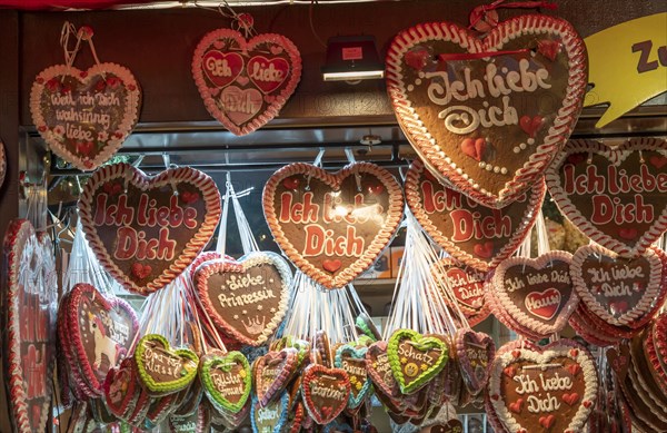 Gingerbread hearts with the inscription Ich liebe Dich, Kosenamen, North Rhine-Westphalia, Germany,