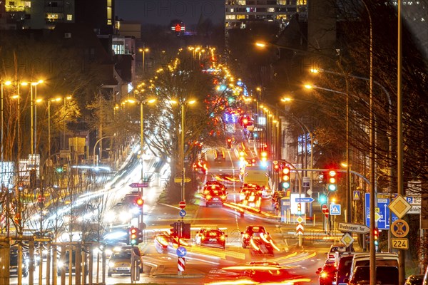 Evening city centre traffic, rush hour, AlfredstraÃŸe, B224, in Essen, Germany, Europe