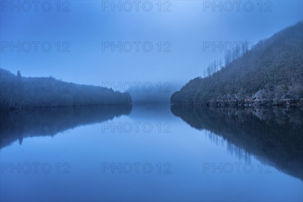 Lake Rursee in the Eifel, reservoir, upper lake, in winter, fog, near Heimbach, North