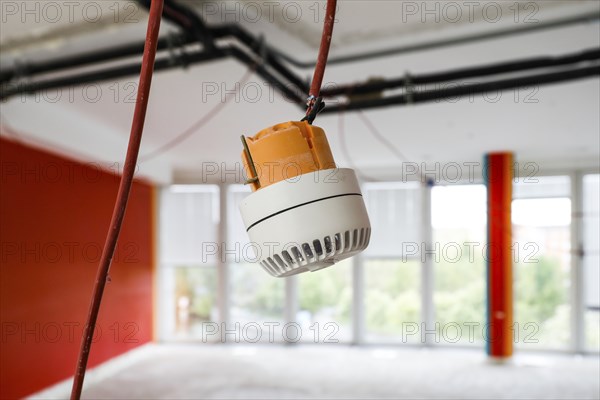 A smoke detector hanging on a wall for mounting, Berlin, 15/04/2024, Berlin, Berlin, Germany,