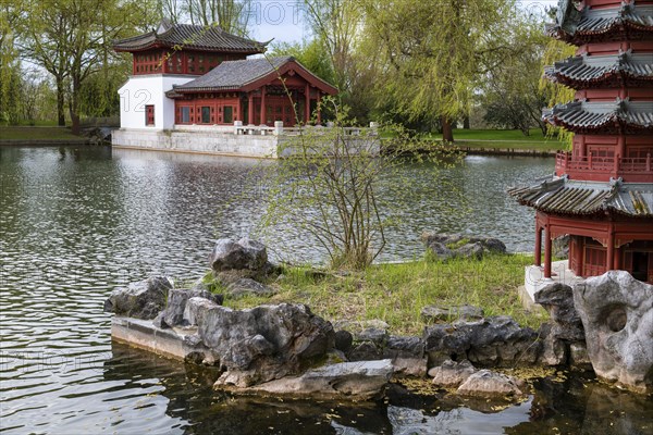 Pond Mirror of Heaven with pagodas, teahouse, as the centre of a Chinese garden, Chinese garden,
