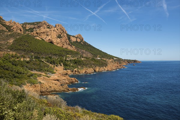 Coast and red rocks, Massif de l'Esterel, Esterel Mountains, Département Var, Région
