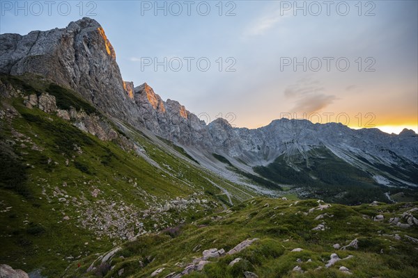Alpenglow at the Biegenköpfen and Wolayerkopf, mountain landscape with green meadows and rocky