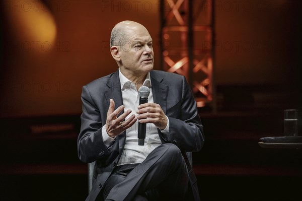 Discussion panel Olaf Scholz (SPD), Federal Chancellor, with author Juli Zeh (not pictured) in