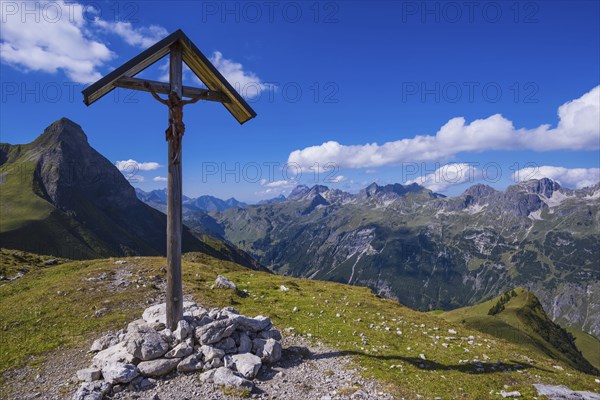 Field cross at Rappensee, left behind Kleiner Rappenkopf, 2276m, AllgÃ¤u Alps, AllgÃ¤u, Bavaria,