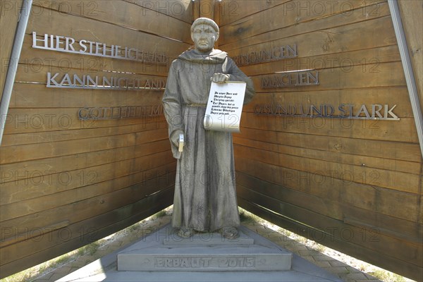 Wooden sculpture Martin Luther with historical quotation, here I stand and can't help it, saying,