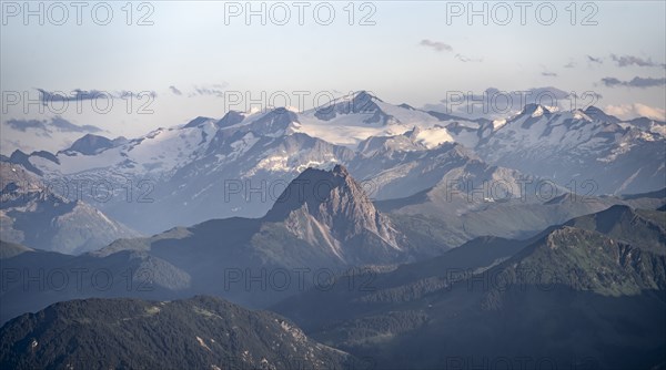 Evening atmosphere, view of GroÃŸvenediger and Venediger group in the Hohe Tauern, in front GroÃŸer