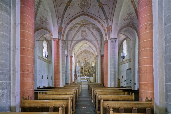 Nave and choir with winged altar, work of the Lukas Guild Antwerp, Sankt Lambertus, Affeln,