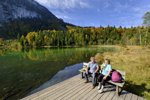 Hikers at the Frillensee near Inzell, Chiemgau, Upper Bavaria, Bavaria, Germany, Europe