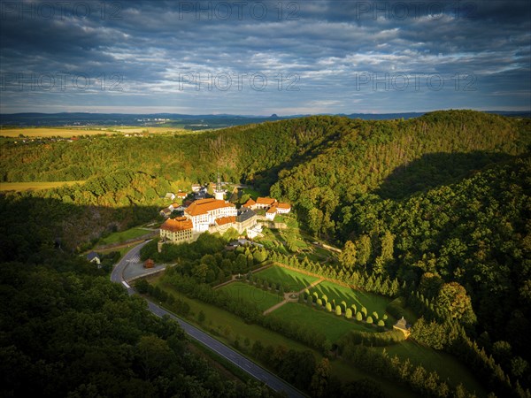Weesenstein Castle rises on a rocky outcrop of nodular mica schist with quartzite inclusions above