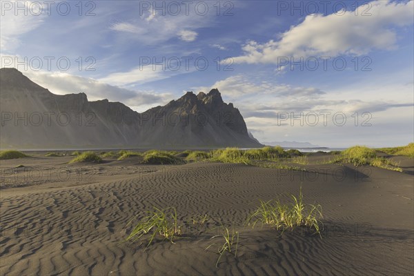 Vestrahorn, Vesturhorn, scree mountain made of gabbro and granophyre rocks, part of the Klifatindur
