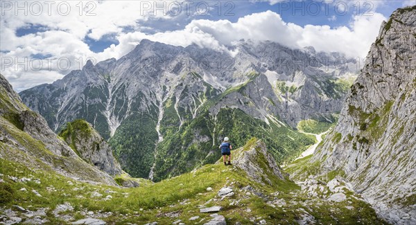 Mountaineer climbing the Waxenstein, Wetterstein Mountains, Garmisch-Patenkirchen, Bavaria,
