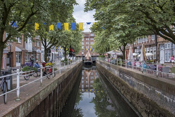 Fleth inner-city watercourse, formerly the city's inner harbour, Hanseatic city of Buxtehude, Lower