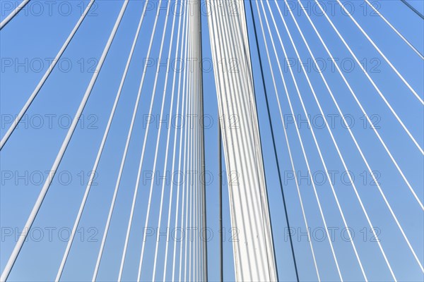 Die Deux-Rives-Fussgängerbrücke zwischen Deutschland und Frankreich in Kehl und Strassburg, ein