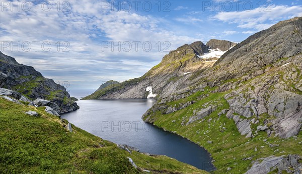 Mountain landscape with lake Fjerddalsvatnet, Moskenesoya, Lofoten, Nordland, Norway, Europe