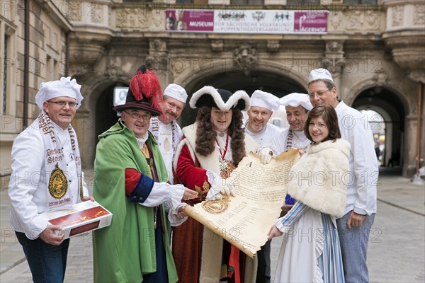 Handover of the giant tunnel decree
