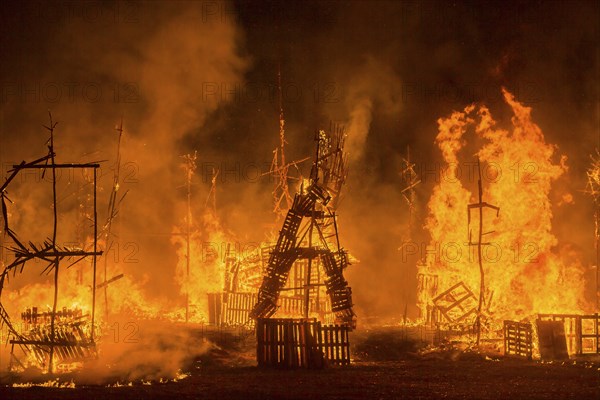 Grande Finale of the Travelling Theatre Festival on the Elbe Meadows