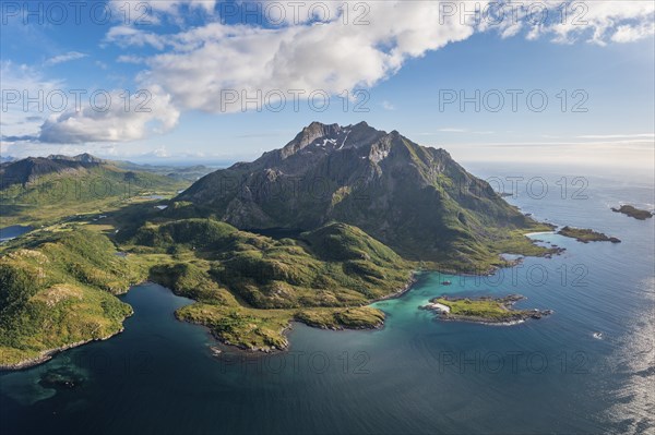 Vesteralen coast, mountains, near Eidet, Langoya island, Vesteralen archipelago, Norway, Europe