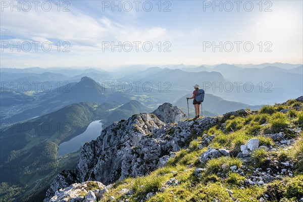 Hintersteiner See, view from Schaffauer, hiker on a ridge in the mountains, Schaffauer, Wilder