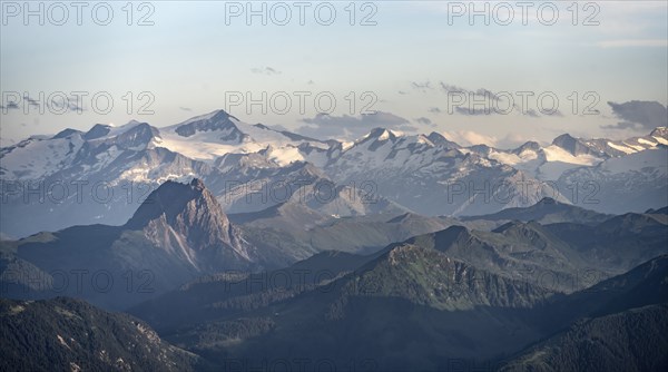 Evening atmosphere, view of Grossvenediger and Venediger group in the Hohe Tauern, in front Grosser