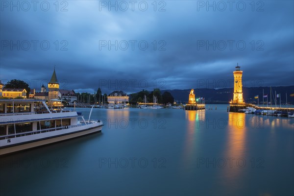 Lindau harbour to the Blue Stundnsee, New Lindau Lighthouse, Lion's Pier, Mangtower, clouds, ship,
