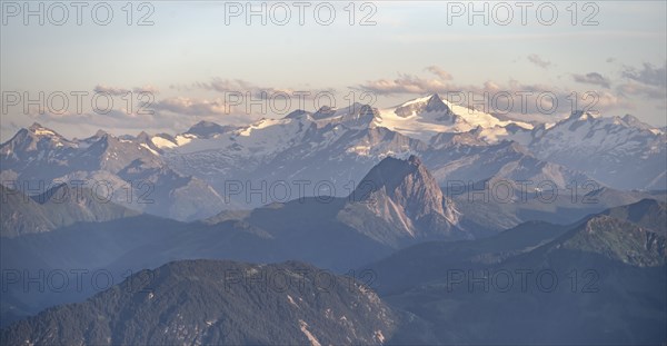 Evening atmosphere, view of Grossvenediger and Venediger group in the Hohe Tauern, in front Grosser