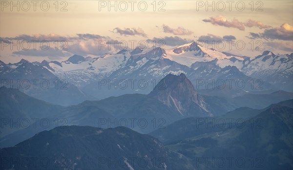 Evening atmosphere, view of Grossvenediger and Venediger group in the Hohe Tauern, in front Grosser
