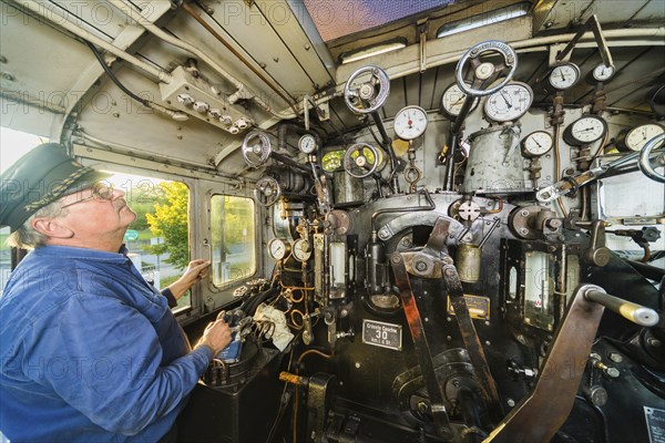 For the annual line birthday of the Lössnitzgrundbahn, many special trains from different eras of